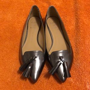 Beautiful gun meta metallic flats 🥿 with tassels